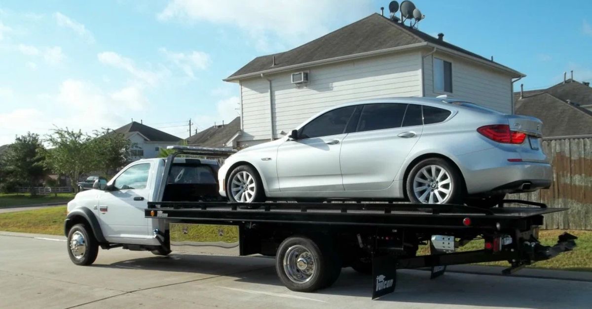 How to Use a Tow Strap Correctly When Towing a Car with a Truck